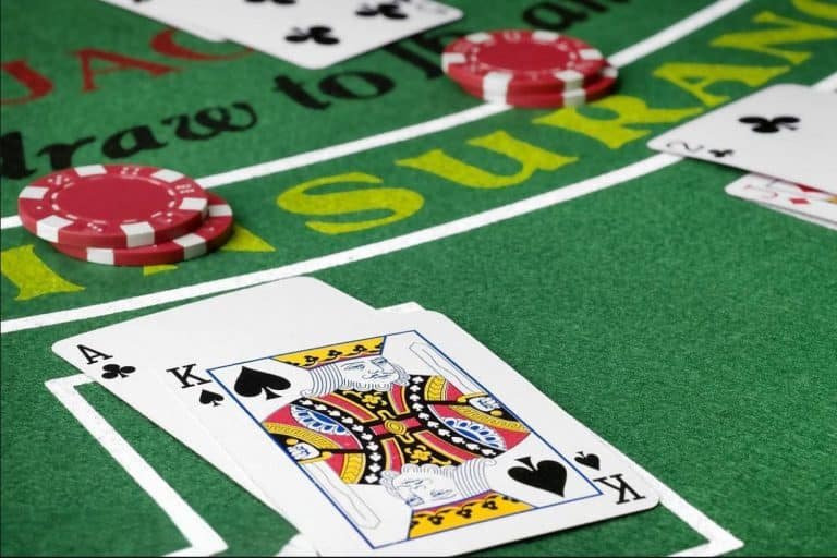 LuxeBet Dragon Tiger Baccarat Live Casino မြန်မာ ကစားသမား MMK Bet တင်နေသော မြင်ကွင်း